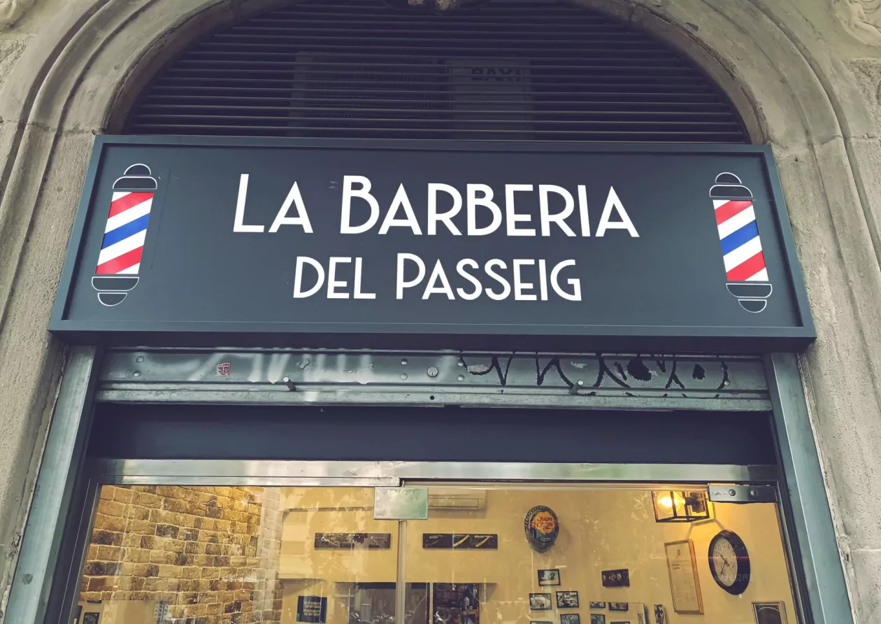 LA-BARBERIA-DEL-PASSEIG-PORTADA-CONTACTO